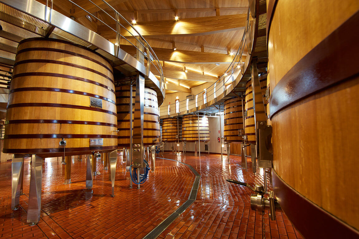 Vega Sicilia ha aperto le rastrelliere di fermentazione in cantina